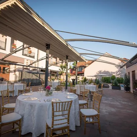 Hotel Pensiunea Nora Prestige&prestige Art 4*